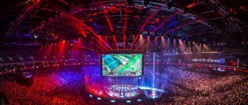 据位居队内 据位居队内